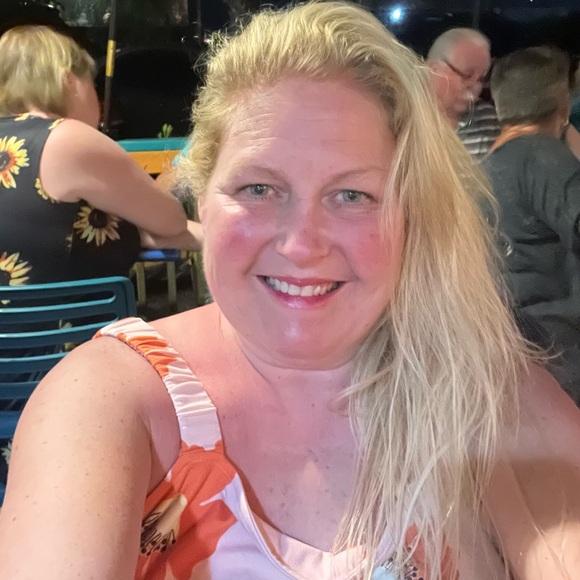 Meet your Posher, Kimberly - Picture 2 of 4